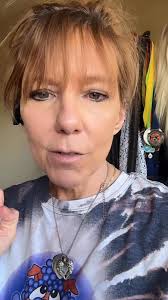 Hey welcome everyone I see so many new faces I thought I would introduce  myself. Let me know in the comments things you would like to see more of. ￼  , What way of lifestyle are you doing? Drop it in ...