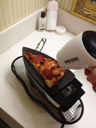 Wir schneiden die tiefgekühlte pizza mit einem messer in der mitte durch. Trailer Park Boys Just Posted This Hotel Pizza Reheating Lifehack Imgur