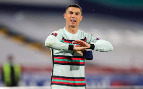 Check out this biography to know about his birthday, childhood cristiano ronaldo is the highest ever goal scorer in the uefa champions league with 89 career goals till date. Portugal Le Brassard Jete Par Cristiano Ronaldo Vendu 64000 Euros Aux Encheres Le Parisien