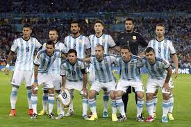 مدرب منتخب الارجنتين هو ليونيل سكالوني الذي تسلم مهمة تدريب المنتخب خلفًا للمدرب خورخي سامباولي. Ø­ÙƒØ§ÙŠØ© 5 Ø§Ù†Ù‚Ù„Ø§Ø¨Ø§Øª ØªÙ†ØªØ¸Ø± Ø§Ù„Ø£Ø±Ø¬Ù†ØªÙŠÙ† Ù„Ùˆ ÙØ´Ù„Øª ÙÙŠ Ø§Ù„ØªØ£Ù‡Ù„ Ù„Ù„Ù…ÙˆÙ†Ø¯ÙŠØ§Ù„ Ø³ÙˆØ¨Ø± ÙƒÙˆØ±Ø©