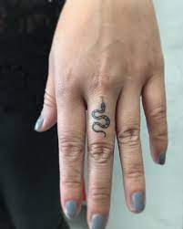 Small Snake Finger Tat Finger Tattoo Designs Small Snake Tattoo Small Finger Tattoos