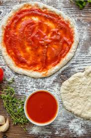 In general spaghetti sauce has more water so i would put less of it on the pizza compared to the regular pizza sauce. Pizza Sauce Vs Pasta Sauce What S The Difference