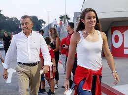 Μαρία σάκκαρη και στέφανος τσιτσιπάς νίκησαν τον καναδά στο μεικτό διπλό και προκρίθηκαν στον επόμενο γύρο του τουρνουά των ολυμπιακών αγώνων. H Oikogeneia Sakkarh Giortase To 46o Prwta8lhma Toy Olympiakoy Pics Sports3