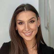 Jillian Jansen's Instagram, Twitter & Facebook