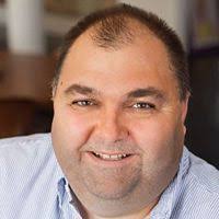 دیوید گودنر نویسنده کتاب ماجراجویان شجاع: سفر به جزیره ی غولی