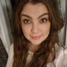 Danielle Hennessey's Instagram, Twitter & Facebook