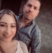 Happy Saturday everyone ✨ Love looking through old photos of growing up  with my sister Cindy 🥰 When she could see she would always groom us, which  in baboon world is her