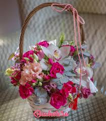 Pentru sezonul de primavara am pregatit acest buchet de flori vesel si colorat realizat din irisi, frezii parfumate si lalele, ce va aduce fara gres buna dispozitie a persoanei care il va primi. Buchete È™i Aranjamente Florale Miros De PrimÄƒvarÄƒ È™i PregÄƒtiri De MÄƒrÈ›iÈ™or La Noi