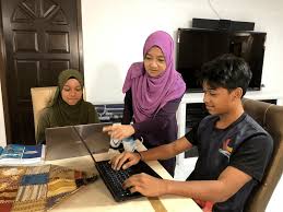 Kerja online dari rumah dengan gaji besar dan mudah sangat banyak diminati pada masa sekarang ini dimana koneksi internet cepat dapat membuat semuanya menjadi lebih mudah. Anak Belajar Di Rumah Sebab Sekolah Tutup 3 Perkara Ni Boleh Bantu Mudahkan Urusan Pembelajaran Online Diorang