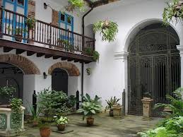 With its shaded entry court designed around an oak grove, this spanish colonial beckons its visitors to enter. Pin On Mansions In Havana Cuba
