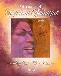 2015 ➡️ Our Queen of Soul performed at Kennedy Center Honors. She performed  "(You Make Me Feel Like) A Natural Woman" in honor of Carol King, cowriter  of the track. 🎼