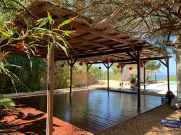 Clases regulares de vinyasa, yin y hatha yoga en sant antoni de portmany, clases particulares, talleres, servicios para empresas, servicios vip, eventos especiales, retiros y vacaciones, yoga para niños. Ibiza New Years Yoga Retreat 2020 2021 By The Mountain Ibiza Yoga
