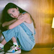 Drivers license is olivia rodrigo's debut single which was released on january 8th, 2021. Drivers License Here S How Olivia Rodrigo Hit No 1 In A Week