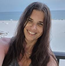 🧑🏻‍🍳 Cooking Hack: I think I will try frying squash like this! They say  this works like a charm and is so fast. Squash tossed in self-rising flour  and cornmeal with some