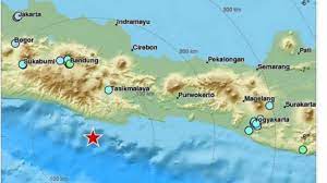 Dua gempa besar di larantuka akibat deformasi atau penyesaran lempeng yang tersubduksi di bawah laut banda. Gempa 4 2 Magnitudo Guncang Kudus Jawa Tengah