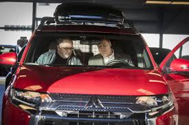 Siden nybilen faller 20 prosent i verdi første året, kan man ledes til å tro man gjør kjempekupp ved å kjøpe en ett år gammel bil. Hvilken Bil Skal Du Velge Og Lonner Det Seg A Eie Eller Lease Adressa No