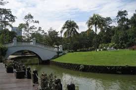 Measuring 91.6 hectares, it is located in the heart of the city and established in 1888. Lake Gardens Kuala Lumpur Utiket