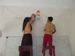 Gambar dekorasi kelas dari barang bekas. Kanwil Kemenag Sumatera Selatan