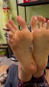 GAIA Oily Soles Toe Spread Whit Her Friends (FREE VIDEO) - EroMe