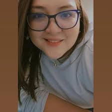 Si una mujer es bella, educada y tiene dinero pero es soltera, tiene más de  35 ¿cuál podría ser el problema?