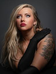 Model Haley. #model#modelling#photoshoot#studio#beautyphotography  #monochrome#rose