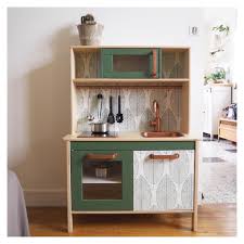 Offrir un jeu ludique pour les enfants, c'est facile ! La Petite Cuisine Ikea Customisee Pour Le Noel D Auguste Joyeuses Fetes A Tous Ikeaduktig Duktig Cuisine Cuisi Petite Cuisine Ikea Cuisine Ikea Ikea