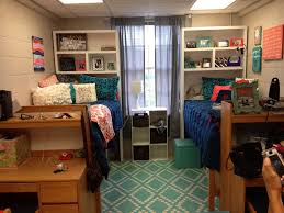 40 Best Arranging Rooms Inspirations For You Who Live In Dormitory Freshouz Com Dorm Room Layouts Dorm Room Decor Dorm Layout