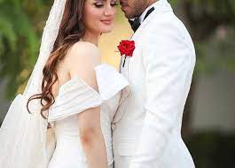 حمدي فتحي لاعب المنتخب الوطني الأول والنادي الأهلي، أقام حفل زفافه مساء اليوم بإحدى الفنادق الكبرى بالقاهرة، وشاركه العديد من نجوم فريق الأهلي راقصات حفل زفافه، وكان على رأسهم بيتسو موسيماني، المدير الفني للفريق. Wrbj2osybudzsm