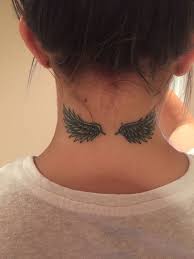 El cuello de la mujer es una parte muy relacionada a lo sensual. Potongane Angel Tatuajes En El Cuello Para Mujer Nombres