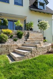 Gartentreppe In Naturstein Optik Ohne Gelander Gartentreppe In Naturstein Optik Ohne Gelander Fantastische Hi In 2020 Gartentreppe Gartengestaltung Steinmauer Garten