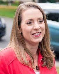 Stacey Davenport's Instagram, Twitter & Facebook