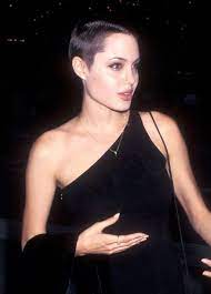 A pensarla come noi c'è . Angelina Jolie S Stunning Unique Hairstyles Over The Years Iwmbuzz
