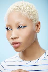 Your Guide To Spring S Coolest Makeup Trend Blue Eyeliner Makeup Perfect Lip Color Blue Eye Makeup