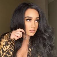 Mia Walton's Instagram, Twitter & Facebook