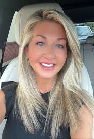 Lou Oneil's Instagram, Twitter & Facebook