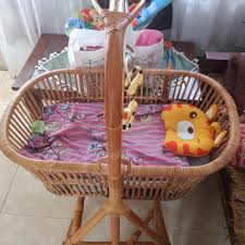 Bakul seperti ayunan dibuat dalam bentuk bulatan, tempat duduk dapat dengan mudah diubah menjadi buaian penuh untuk bayi yang baru lahir. Ayunan Rotan Bayi Kasur Bayi Bayi Anak Kereta Kursi Goyang Gendongan Bayi Di Carousell