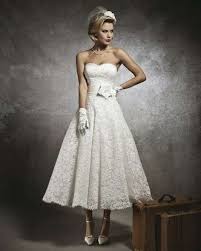 Ottobre, tempo di ricerca di abiti da sposa per chi ha in mente di sposarsi nei prossimi anche qui è tempo di parlare di abiti da sposa, ma solo perchè stasera mi sento da ricerca abito da sposa che mi piacciono. Abiti Da Sposa Corti Anni 50 2b222d