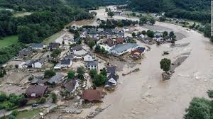 ドイツ、ベルギーで洪水 死者120人超…安否不明も 2021/07/17 12:05 ドイツとベルギーでの洪水被害で死者が120人を超えました。 X Yfg Dha3hm