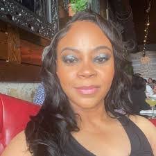 Sheena Benson's Instagram, Twitter & Facebook