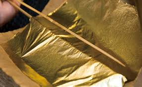 Altın boya oluşturmanın bir yolu gri yapmak için siyah ve beyaz boyayı karıştırmak, ardından gri boyayı sarı ile karıştırmaktır. Altin Varak Nedir Altin Varak Nasil Yapilir