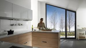 Los fabricantes que ofrecen cocinas de madera trabajan con una gran variedad de especies y tipos de madera. Wood Melamine