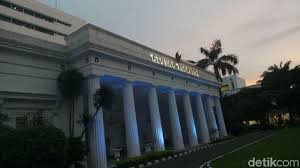 Wisma putra disusun semula supaya menjadi kementerian luar negeri yang berorientasikan ekonomi. Kemlu Catat Sudah Ada 34 696 Wni Pulang Dari Malaysia Ke Indonesia
