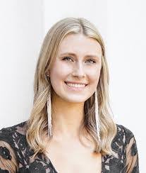 Rebecca Poulson's Instagram, Twitter & Facebook