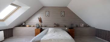 une chambre spacieuse sous les combles amenagement combles chambre idee deco chambre idee decoration chambre