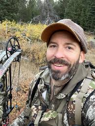 What are the preferred consignment auction houses for selling graded sports  cards?