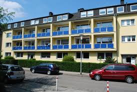 Die wohnung besteht aus 3 zimmern, einem wohnzimmer und zwei schlafzimmern, 1 küche und 1 bad mit. 2 Zimmer Wohnung Zu Vermieten Bocklinstrasse 4 45147 Essen Holsterhausen Mapio Net