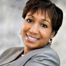 Laurie Giles's Instagram, Twitter & Facebook