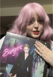 Riley Howard (@_rrileey)