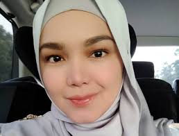 Sitinurhaliza #ctdk #miniconcert siti nurhaliza buat konset mini live instagram version hanya 2 lagu sahaja hehe selamat. Dato Siti Nurhaliza Has Just Been Awarded A Dato Sri Title Lipstiq Com