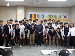 Vezi informatii despre ambasada romaniei in lume Participarea E S Ambasadorul Romaniei La Seoul La Programul Eu Goes To Schools Din Republica Coreea Ambasada Romaniei In Republica Coreea